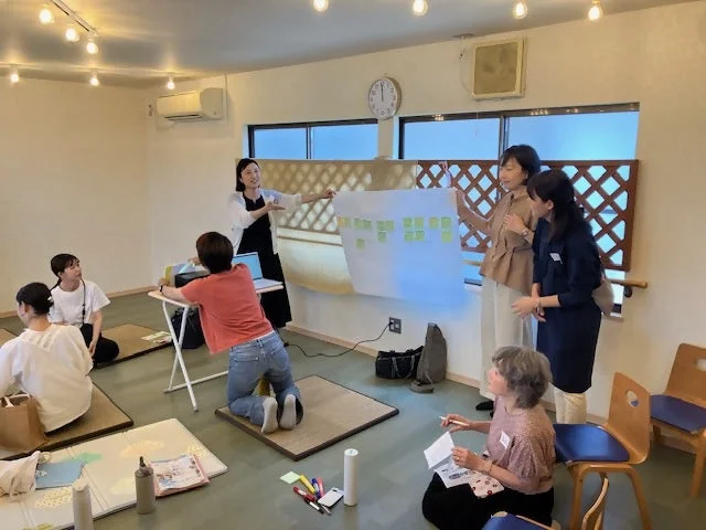 対話会で意見を交わす参加者たち