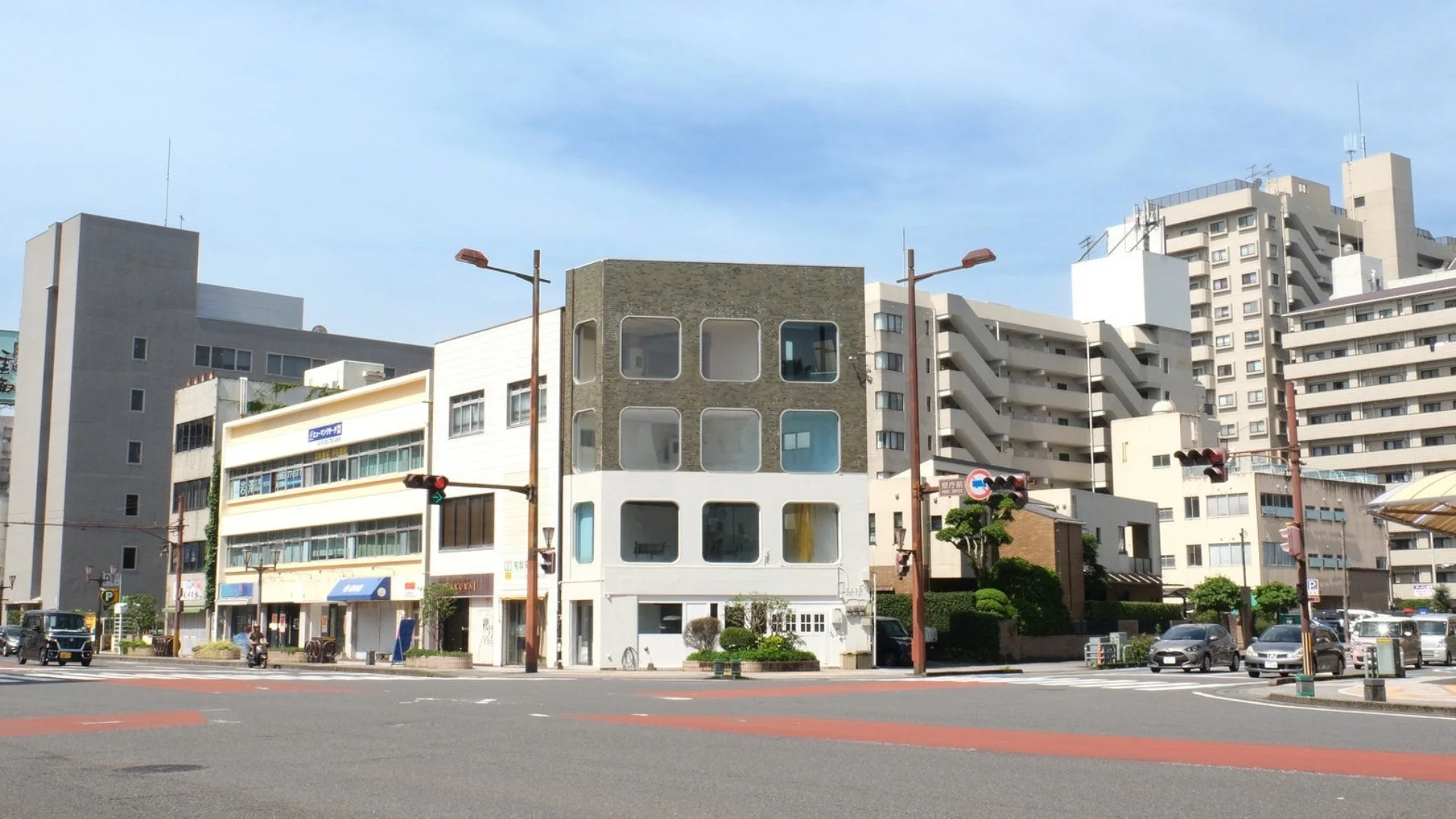 宮崎市中心街の交差点風景