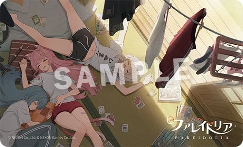 畳の部屋で数人の女の子たちが昼寝や休憩をしている様子