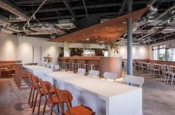 GURUNAVI FOODHALL WYE Cafe 広島HiroPaのモダンな店内