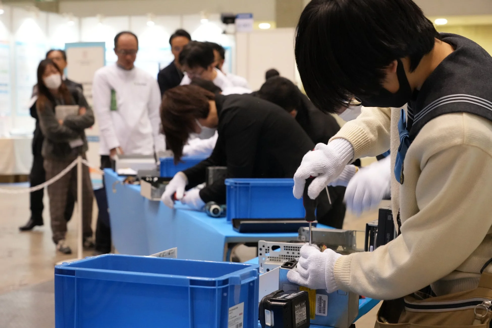 電子機器分解ワークショップの様子