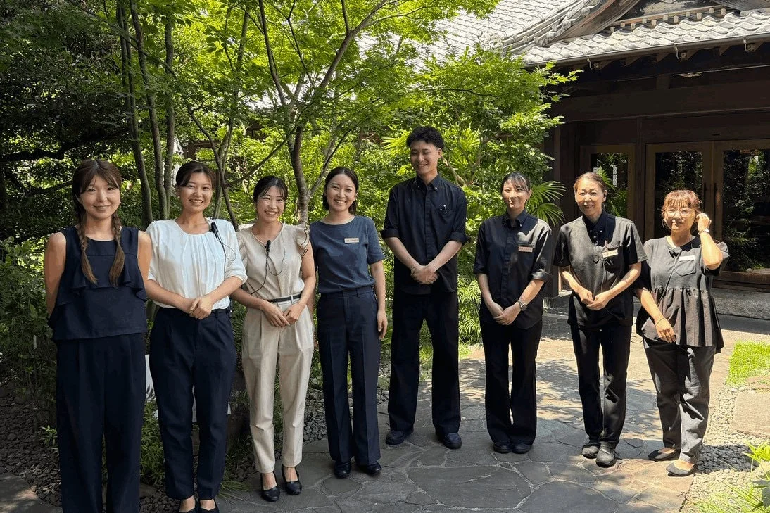 スタッフの集合写真