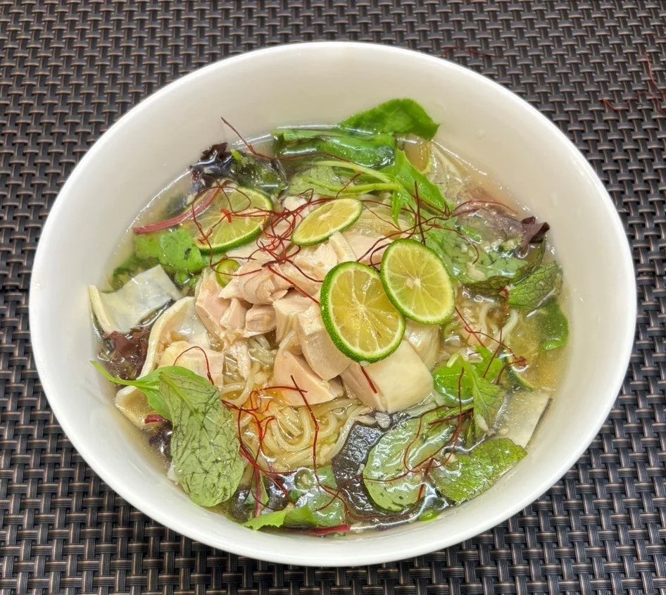蒸し鶏とすだちの白冷麺