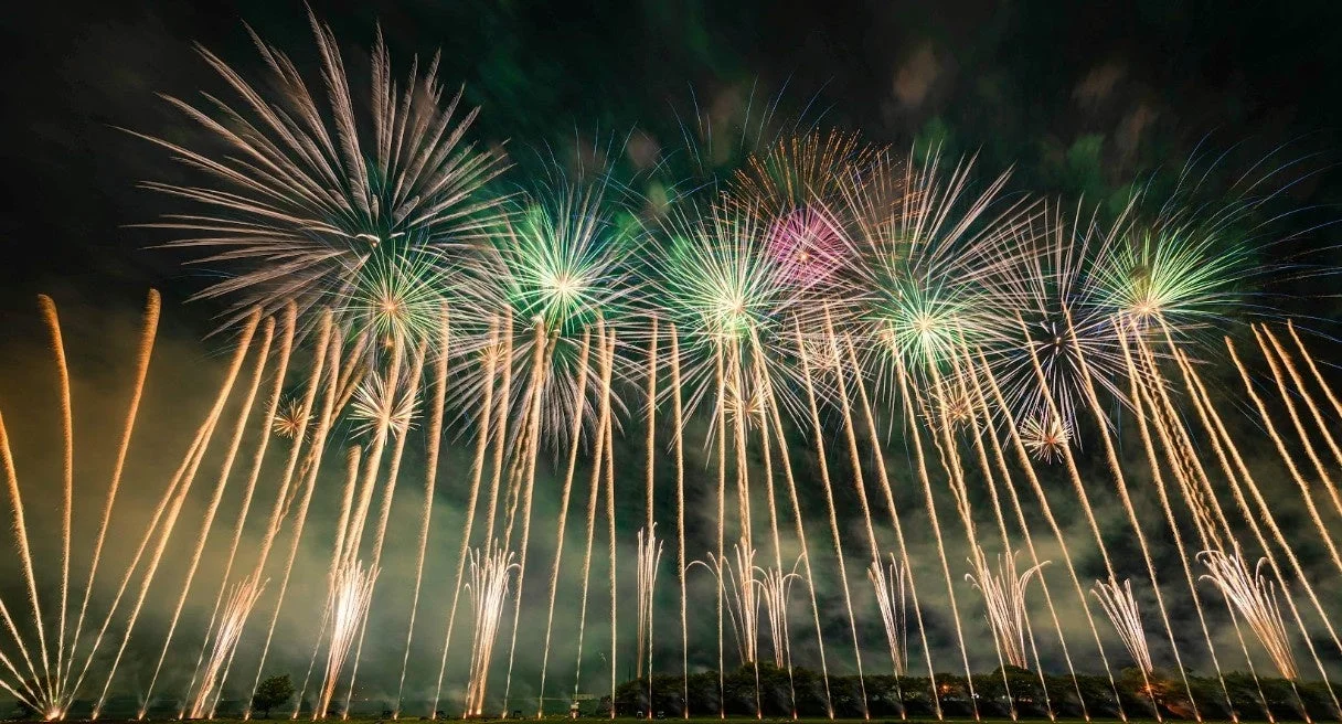 夜空に打ち上がる花火