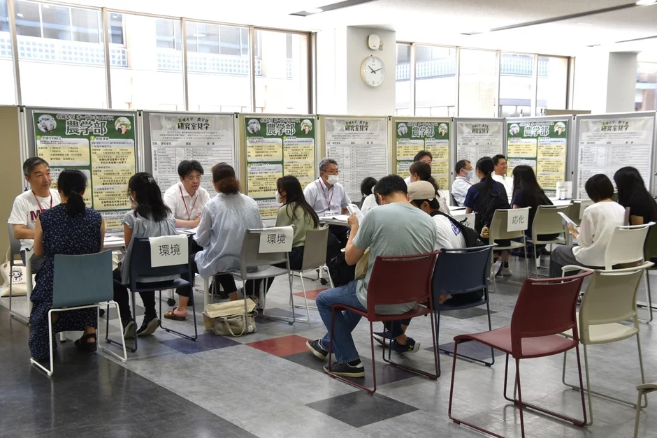 研究室見学の様子