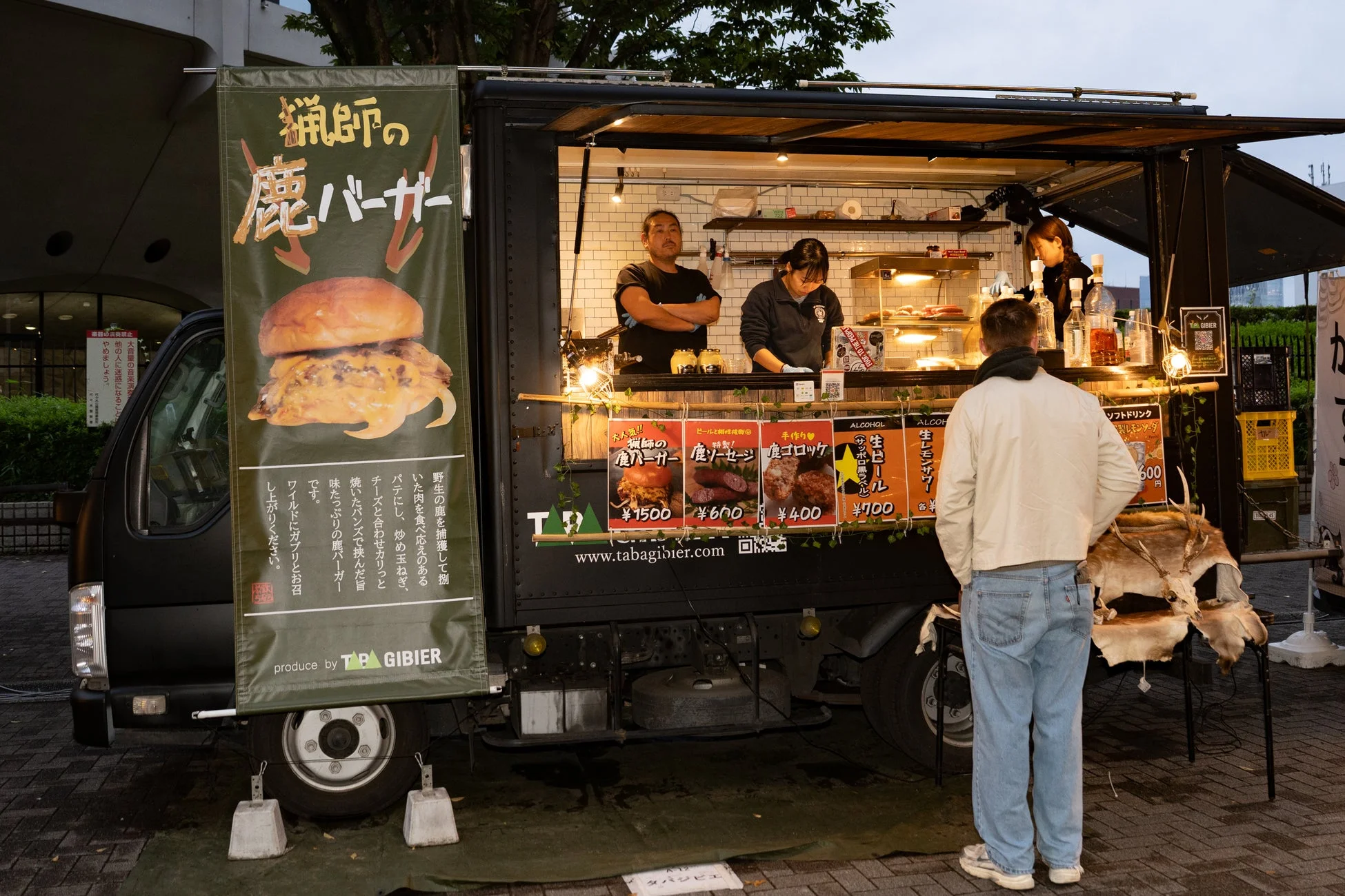 猟師の鹿バーガーのフードトラック