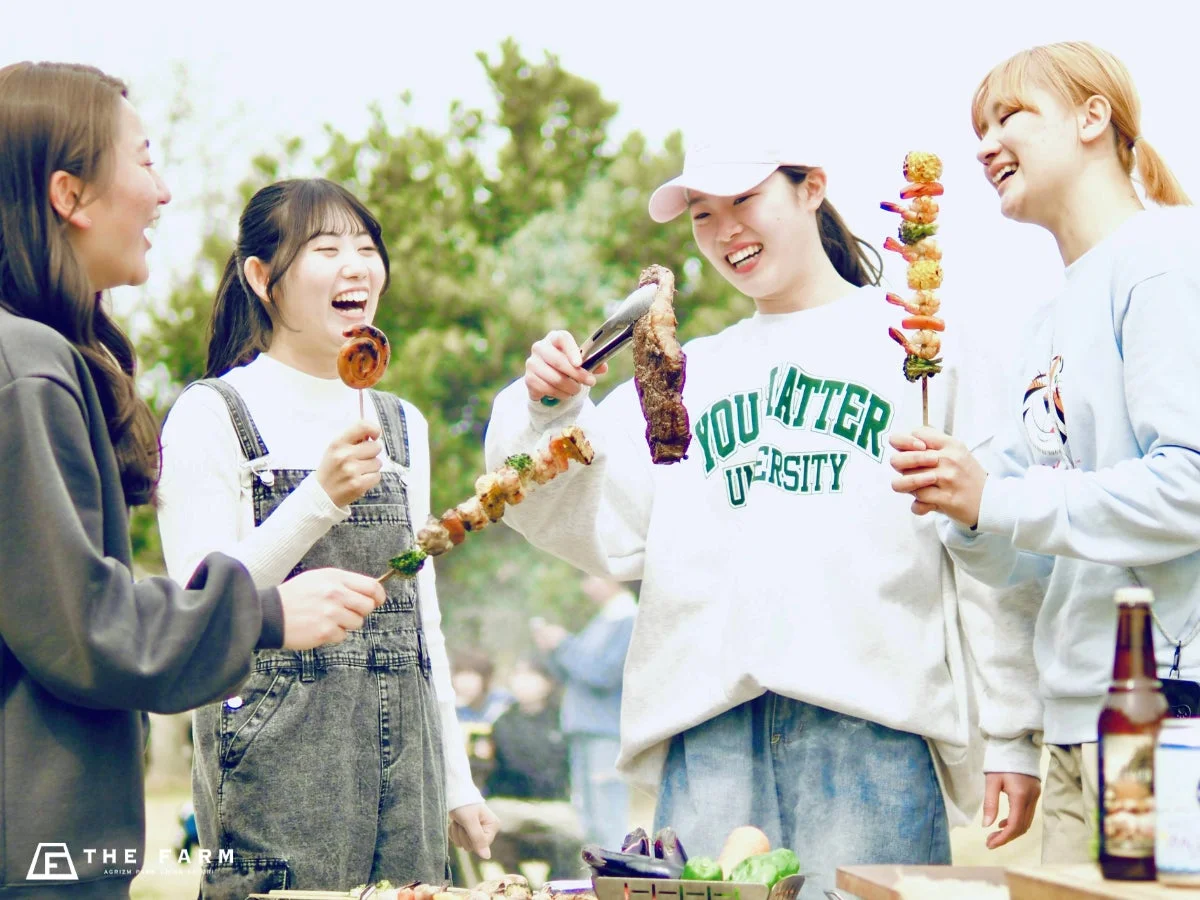 THE FARM BBQを楽しむ女性たち