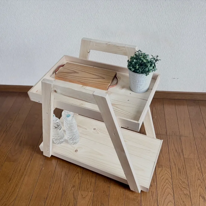 木製の多段式スタンド