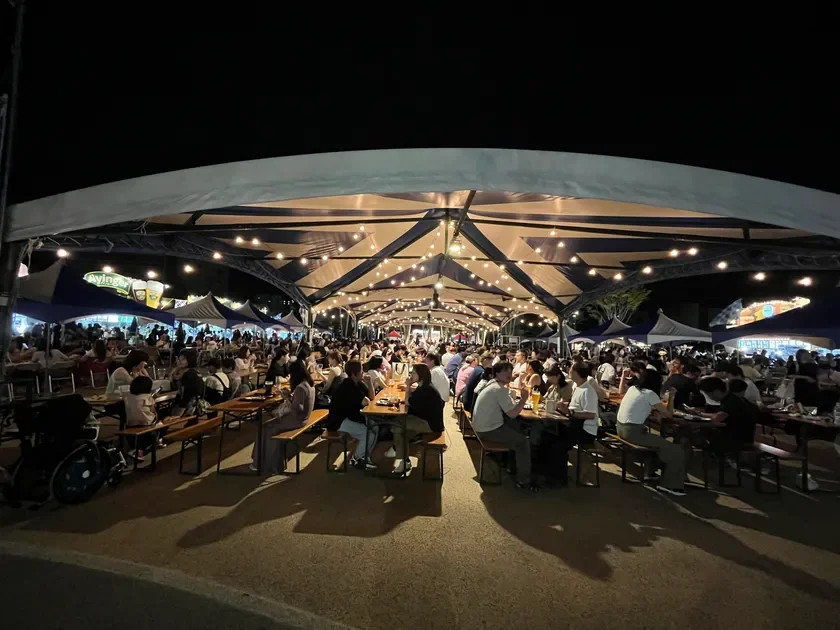 夜のイベント会場