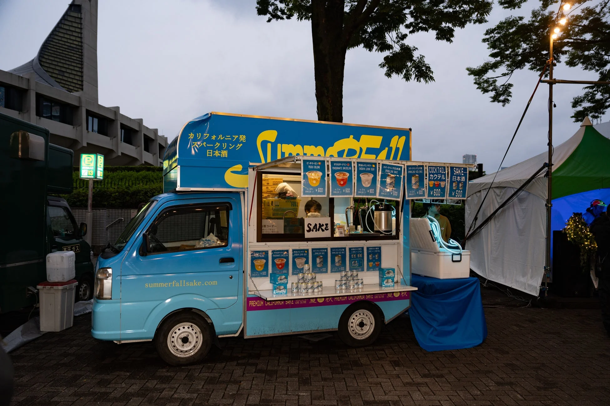 スパークリング日本酒の移動販売車