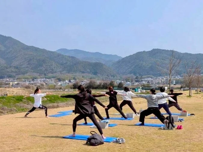 自然の中でのヨガ体験