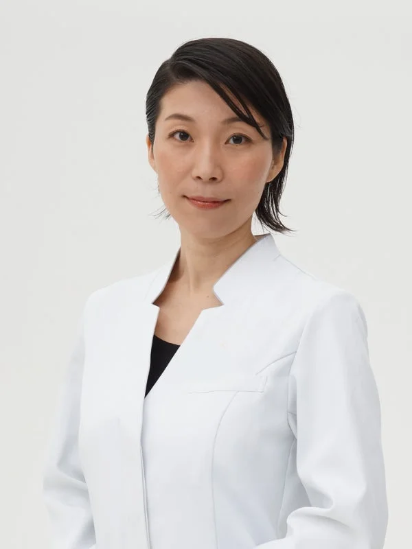 桐村里紗氏