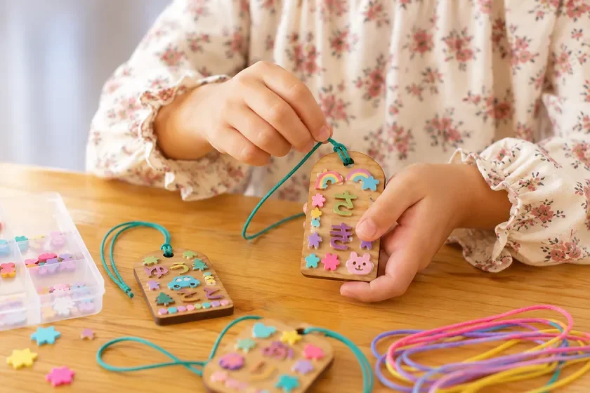 子供のクラフト体験の様子