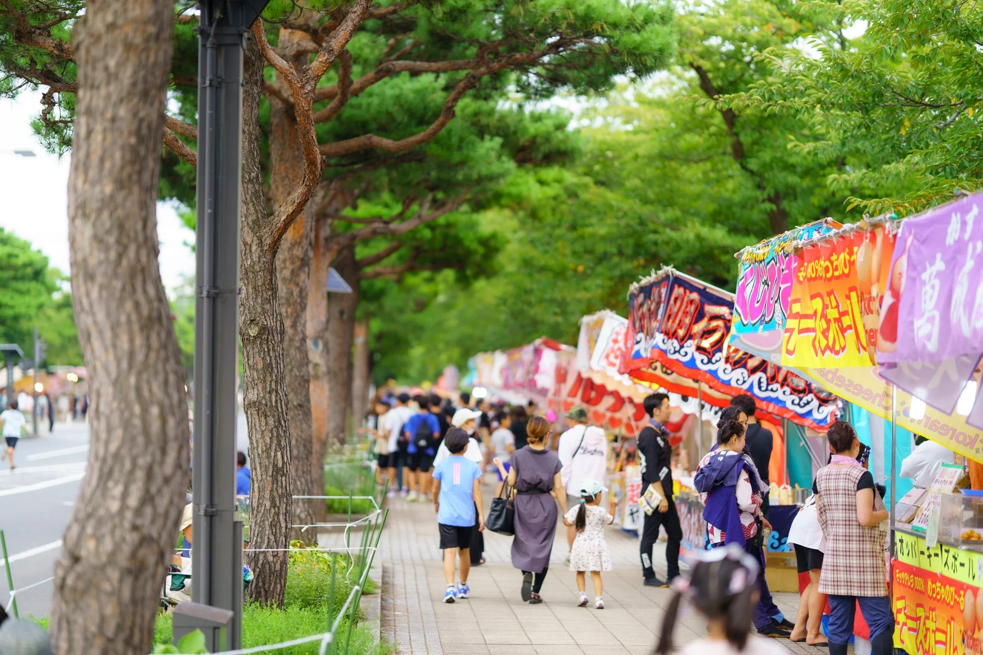 賑やかな屋台