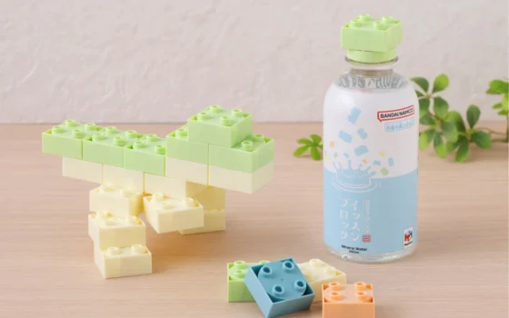 ペットボトルキャップが「遊べるブロック」に大変身！TOKYOおもちゃショー2026で『イッスンブロック』採用の天然水が登場