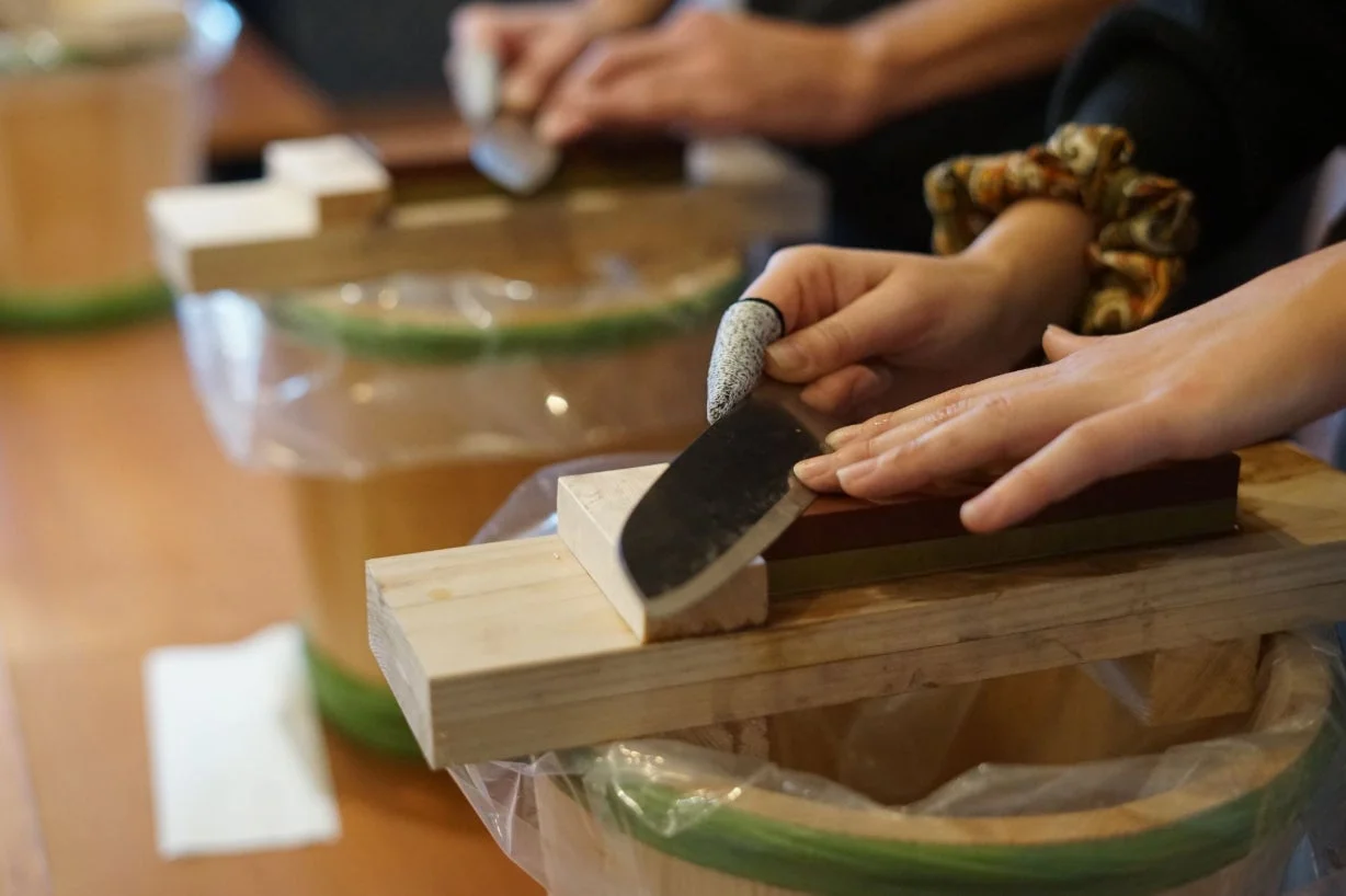 包丁研ぎ体験の様子