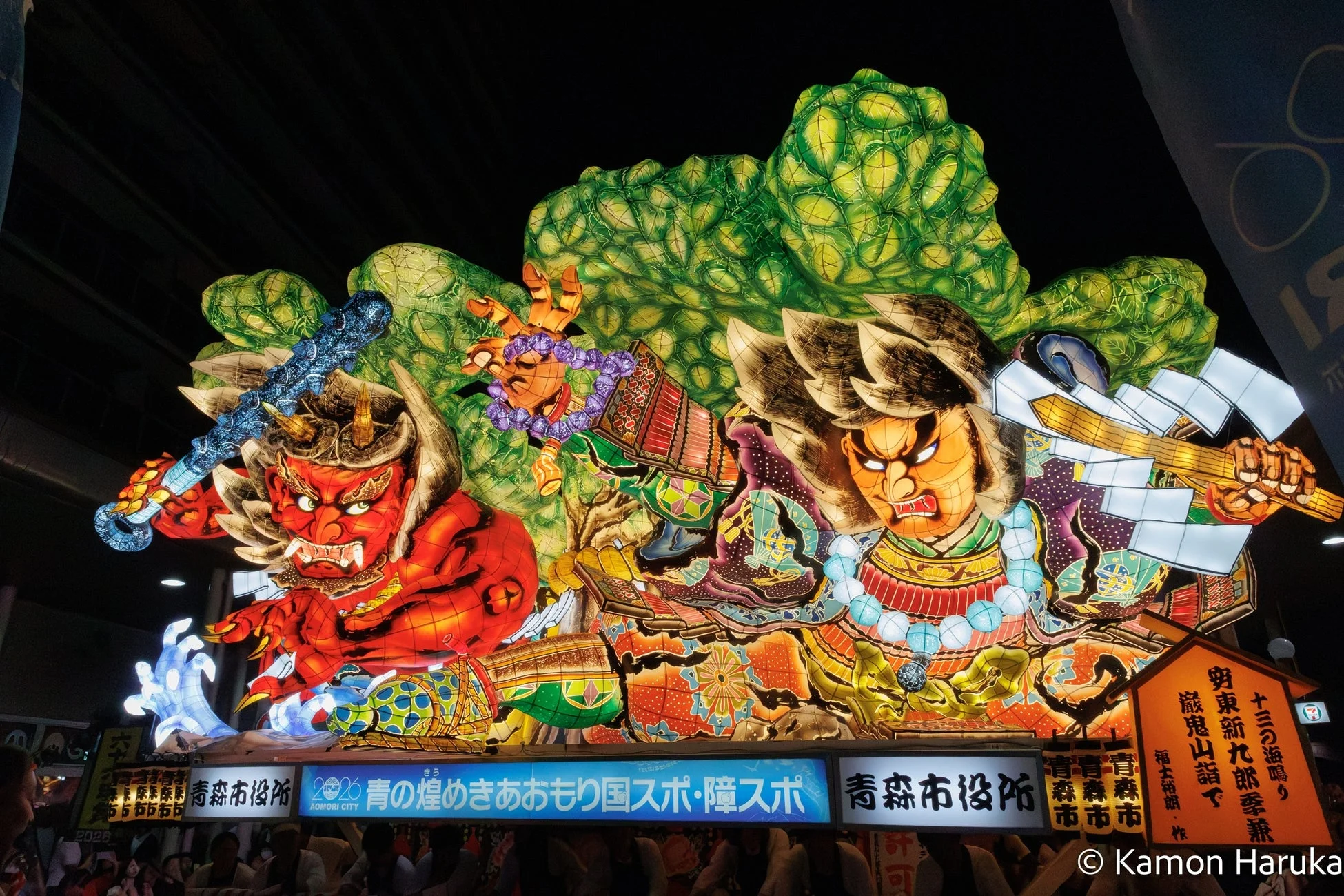 青森ねぶた祭りの夜景
