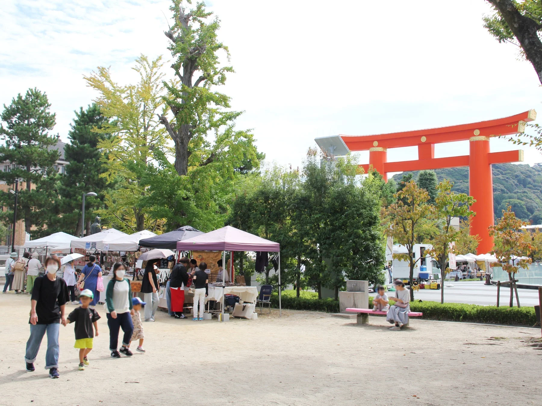 市場と鳥居