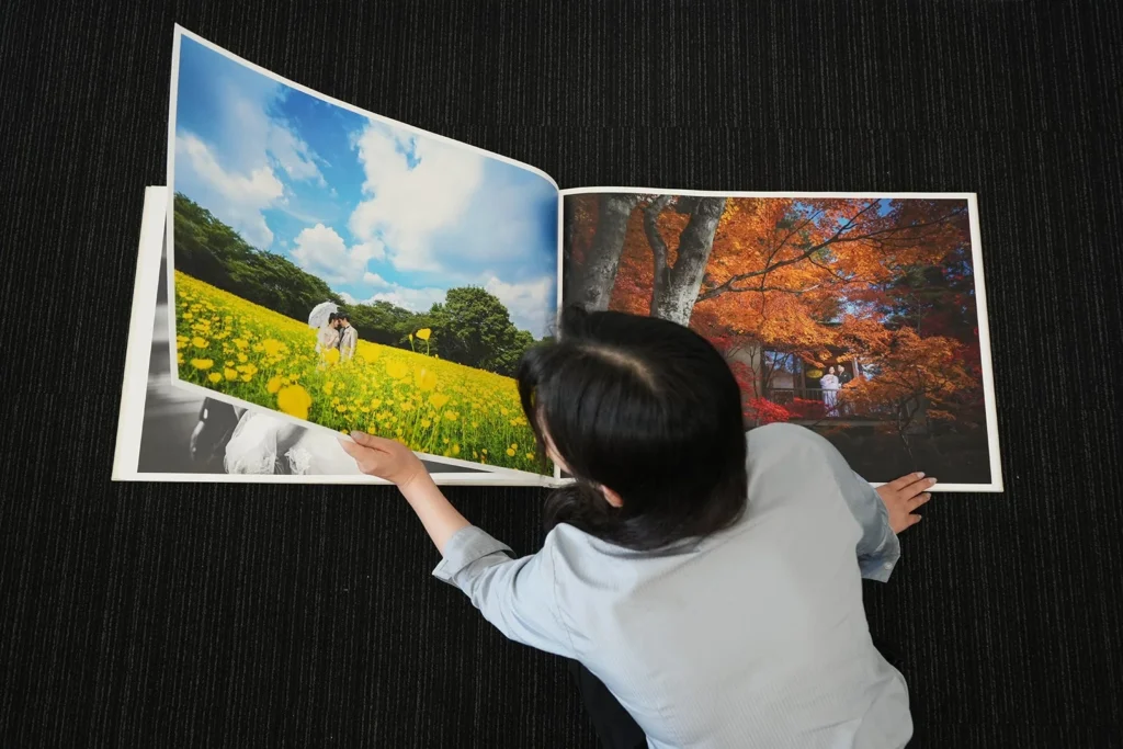 「写真をカタチにする」技術で販促が変わる!アスカネットが「販促EXPO 秋」で推し活グッズや大型フォトブックを展示