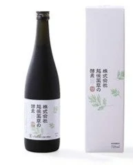 「酵素 越後薬草の 株式会社」と書かれた黒いボトルと白い箱のセット