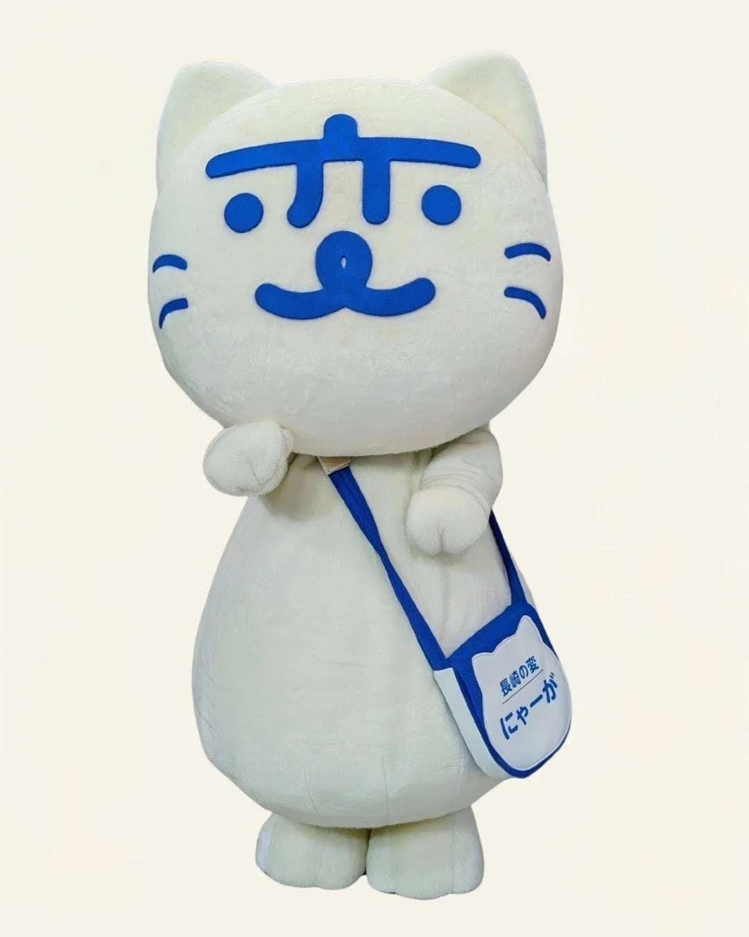 白い猫のゆるキャラ「にゃーが」の全身像