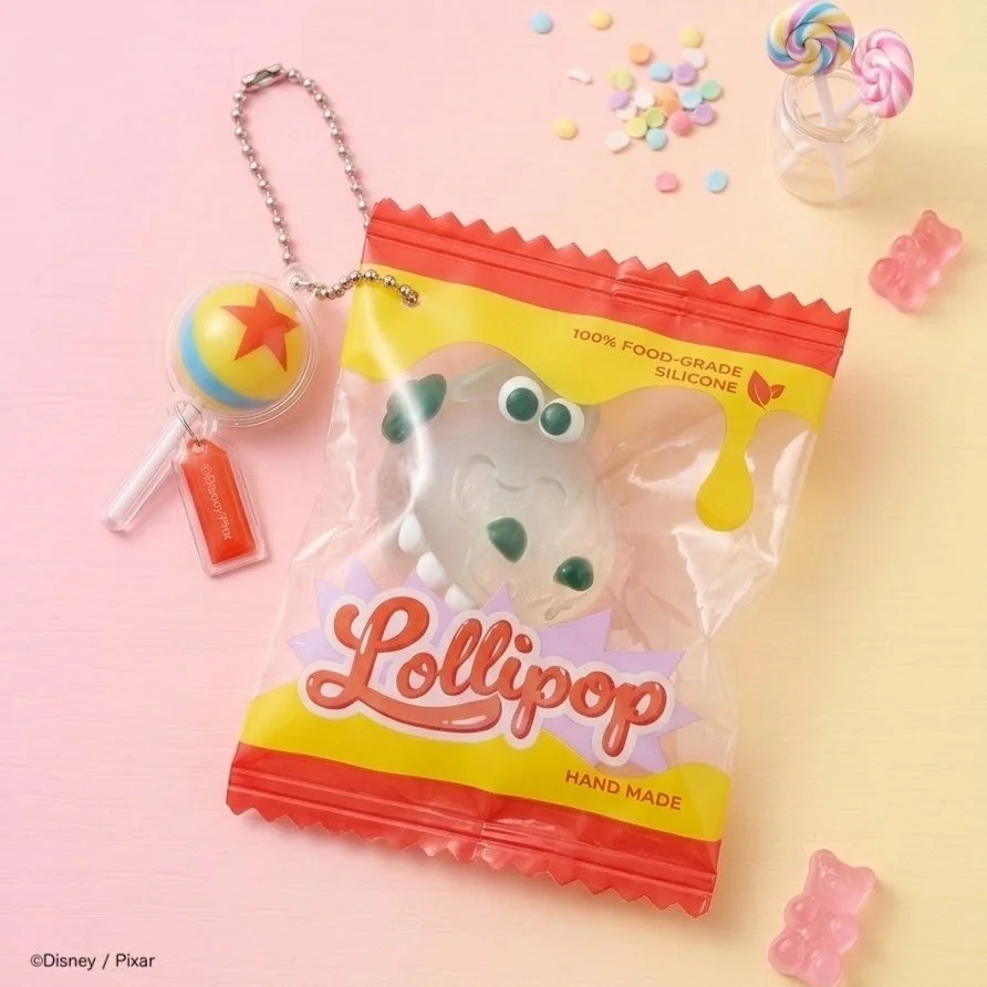 ディズニー/ピクサーのロリポップ型シリコンチャームがメインの画像