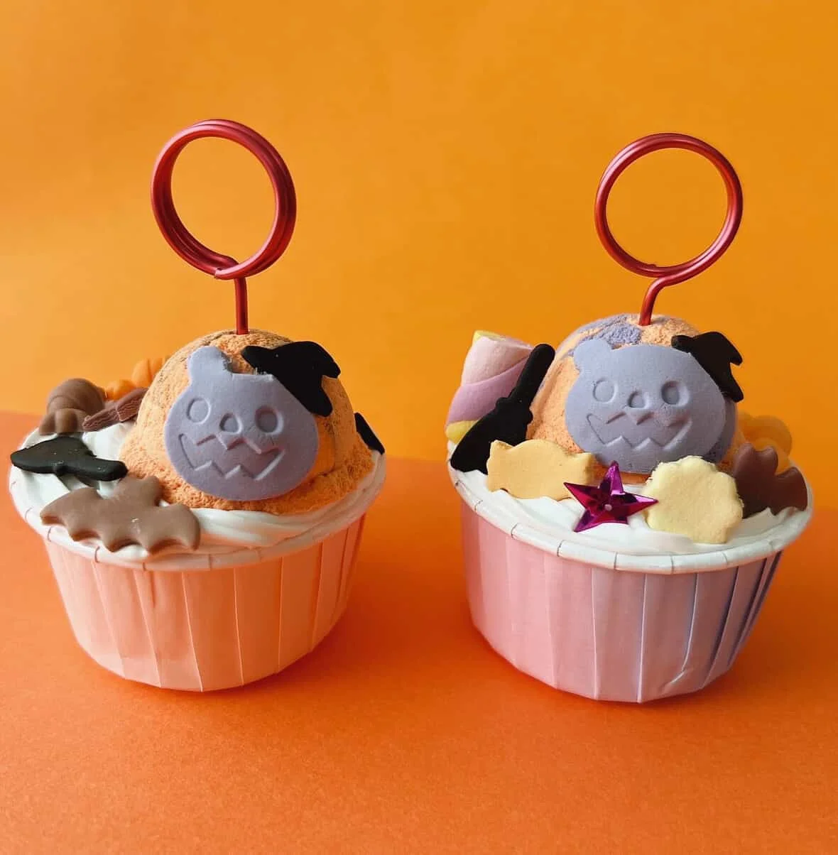 ハロウィンをテーマにした可愛らしいカップケーキ