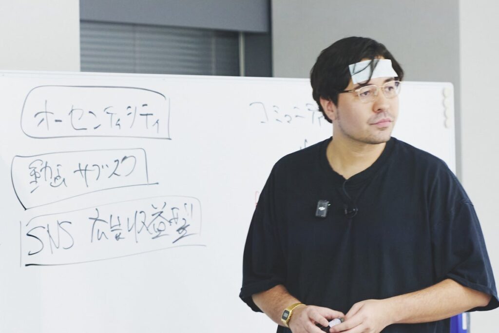 「SNSの目的は集客や認知ではない」 顧客を“共犯者”に変えるSNS戦略と「4つの意思決定」を提示