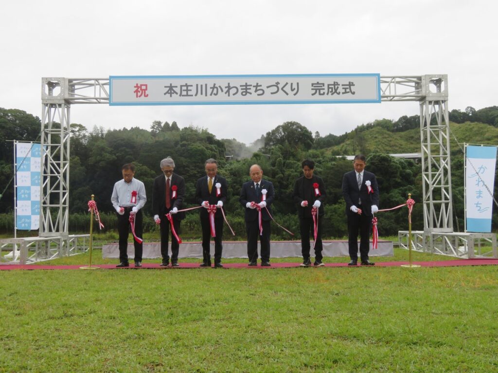 (国富町)本庄川かわまちづくり完成式が華やかに開催されました。地域と河川の新しい発展を祝福します。