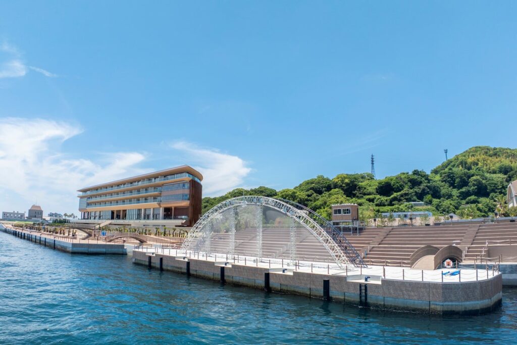 兵庫県・淡路島の海上アートステージ「PASONA HARBOR STAGE」公演チケットと食事がセットになったお得なプランが登場!