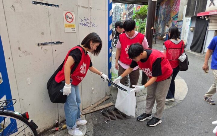 約500人が赤いビブスをまとい、京橋の街へ！「END POLIO NOW × スポGOMI」を大阪・京橋で開催