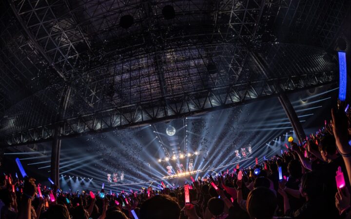 《イベントレポート》星街すいせい、B小町、春麗、詩羽らが次元を越えて共演！ランウェイを歩き、全18曲を披露！「X VORDER RUNWAY（クロスボーダーランウェイ）」開催
