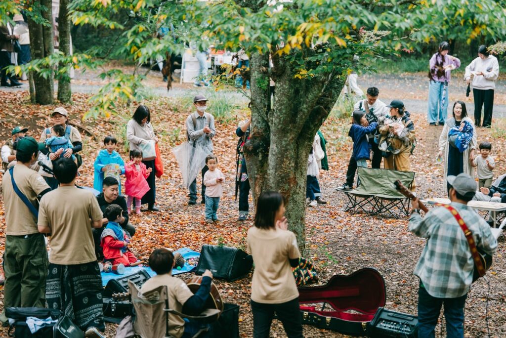 障がいの有無にかかわらず、森を楽しめる一日へ。「ぽかぽかマルシェ2026」をフォレストアドベンチャー・フジで開催 10/18 (日)